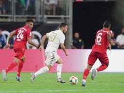 Eden Hazard (centro) enseñó su talento con su nuevo equipo, que ayer perdió ante los alemanes. EFE