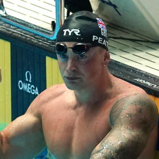 Adam Peaty bate su propio récord del mundo en los 100m braza