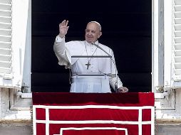 El Papa Francisco habló ante cientos de personas desde la plaza de San Pedro. EFE / F. Frustaci