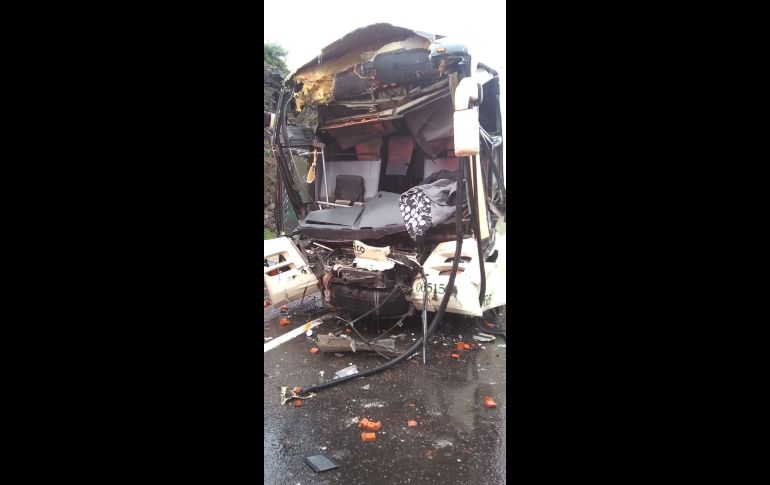 El autobús de pasajeros se trasladaba por la ruta Chilpancingo-Ciudad de México-Guadalajara. ESPECIAL/Protección Civil Jalisco