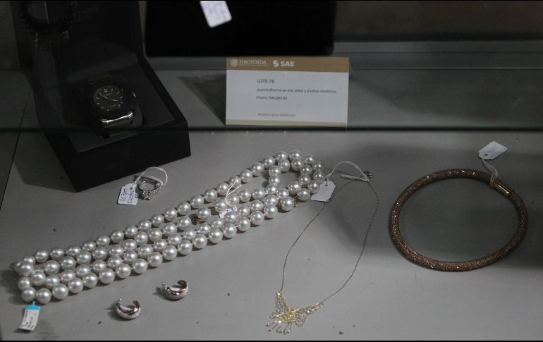 Aspecto de la muestra de joyas en el Centro Cultural Los Pinos, en Ciudad de México. EFE/M. Guzmán