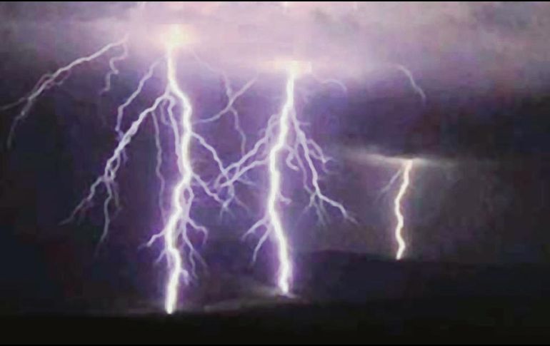 La tormenta atrapó a los aldeanos mientras trabajaban en el campo. ARCHIVO / EFE