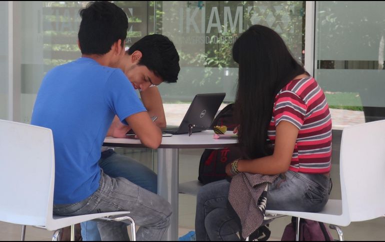 Este lunes salieron las listas de admisión para el calendario 2019-B. EFE / ARCHIVO