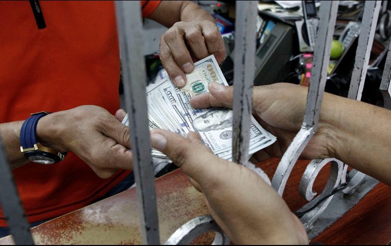 La moneda se compró en un precio mínimo de 17.90 pesos. EL INFORMADOR/ARCHIVO