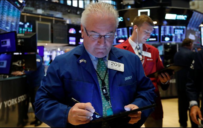 El promedio industrial Dow Jones ganó 17 unidades, o 0.1%, y cerró en 27 mil 171 enteros. AP/R. Drew