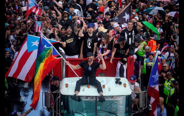 Artistas como Ricky Martin (c) y Residente participan en la manifestación. AFP/E. Rojas