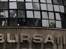 En la sesión bursátil de este lunes se intercambiaron 156.4 millones de títulos por un importe de seis mil 850 millones de pesos. AFP/ARCHIVO