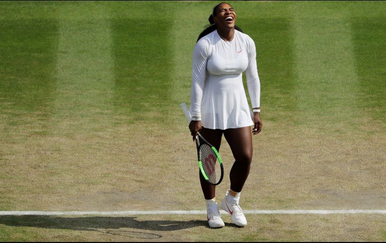 Williams logró varios trucos en los que golpeaba objetos en movimiento o encentaba pelotas de tenis en una pequeña canasta de basquetbol. EFE/ARCHIVO