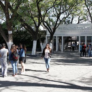 Pasa prueba lista digital de UdeG; hay ligero aumento en admitidos