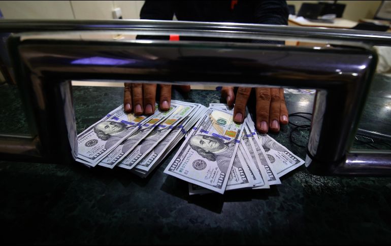 Se espera que durante la jornada el tipo de cambio cotice entre 19.05 y 19.12 pesos por dólar. EFE / S. Akber