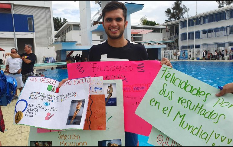 Los más pequeños hicieron cartulinas de felicitación para los deportistas que compitieron dentro del Mundial de Natación de Gwangju y la Universiada Mundial de Nápoles. EL INFORMADOR/D. Reos