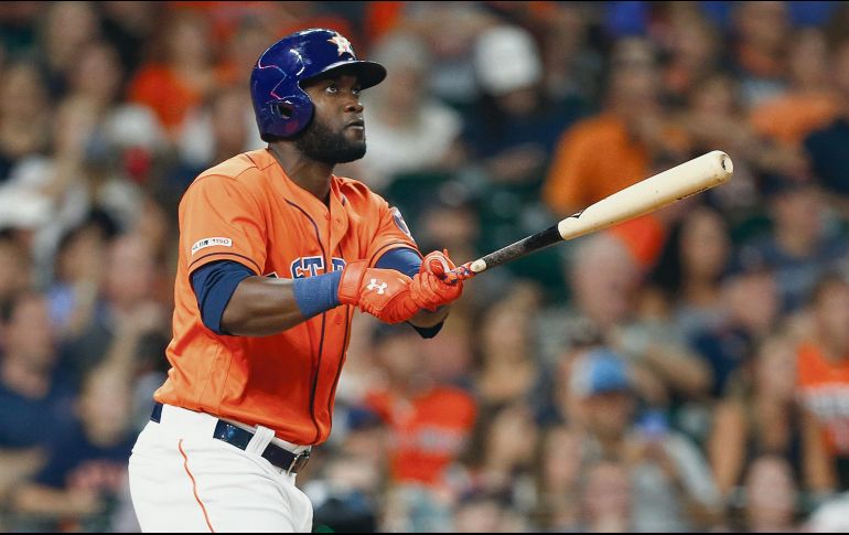 Yordan Álvarez es el jugador con más carreras producidas en sus primeros 30 juegos en las Mayores, al llevar 35 rayitas al plato. AFP / B. Levey