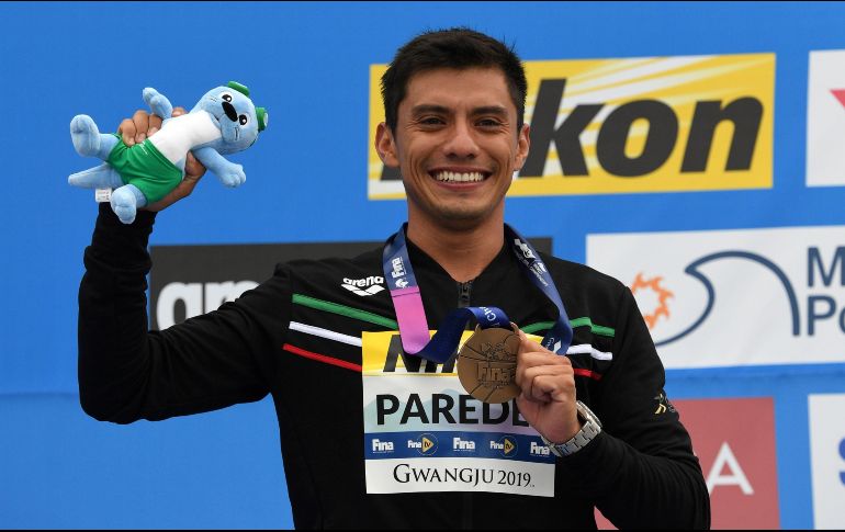 Con el galardón, es la tercera ocasión en que Jonathan Paredes sube al podio de campeones. AFP / O. Scarff