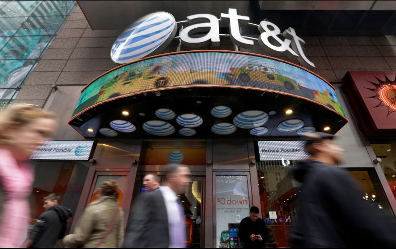 De este total, 5.5 son clientes de pospago y 12.2 son usuarios de prepago, mientras que 352 mil son cliente de otro tipo de servicios. AP/ ARCHIVO