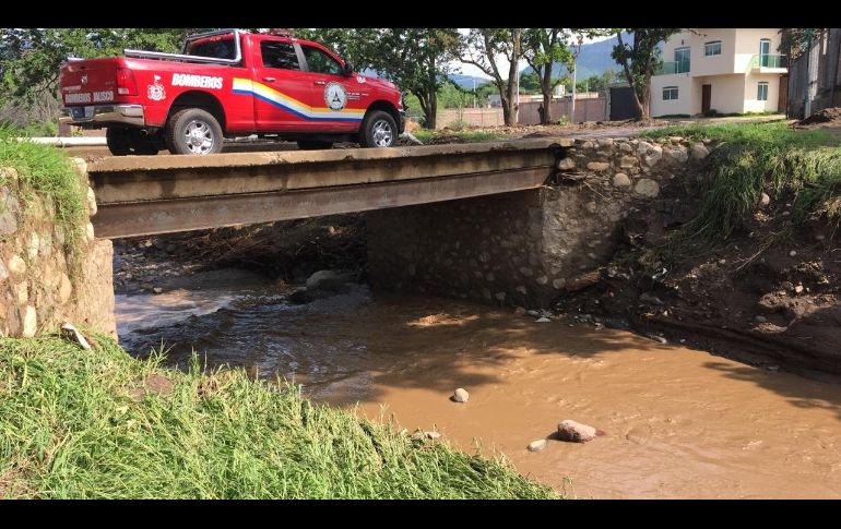 La dependencia agregó que sí bajó material forestal, como ramas, pero no afectó ni viviendas ni a la población. ESPECIAL/ @PCJalisco
