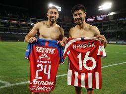 Herrera (I) y Peralta (D) formaron parte del plantel que ganó el oro olímpico en Londres 2012. TWITTER/@Chivas