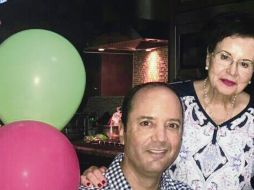 Elio García en su cumpleaños, aquí con su mamá Susa Rodríguez.