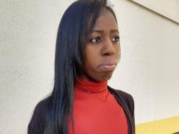 Debora se convirtió en un meme de internet después de hacerse una selfie con gafas de sol. ARCHIVO PERSONAL