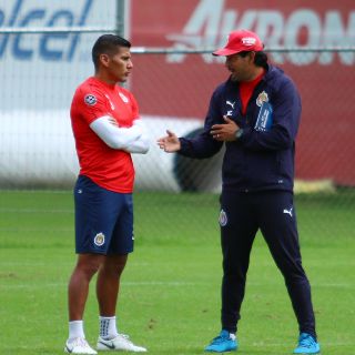 No conoce la historia de un equipo grande: Salcido sobre Cardozo