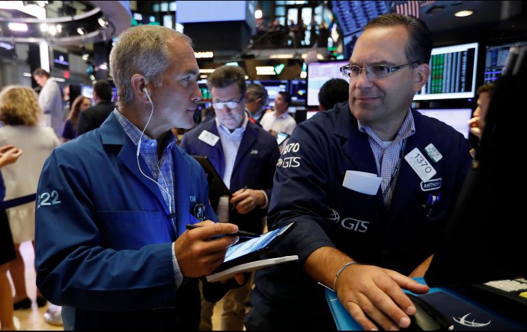 El NYSE Composite pierde 18.08 puntos, para ubicarse en 13 mil 216.85 unidades. AP / R. Drew