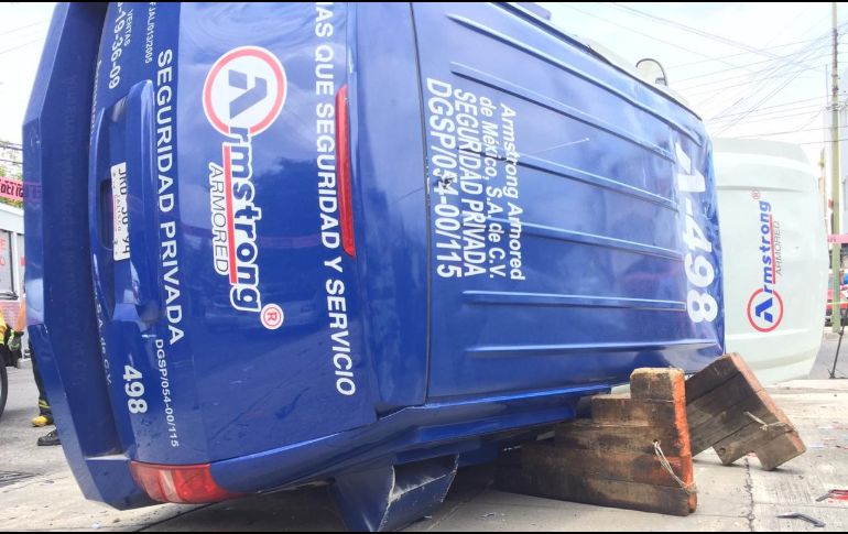 El percance se registró en el cruce de las calles Angulo y Amado Nervo. ESPECIAL / Protección Civil Guadalajara