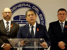 El fiscal del estado de Puebla, Gilberto Higera (c), ofrece una rueda de prensa este jueves. EFE/H. Ríos