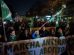 Manifestantes participan este jueves en una marcha a favor del aborto. EFE / A. Valdés