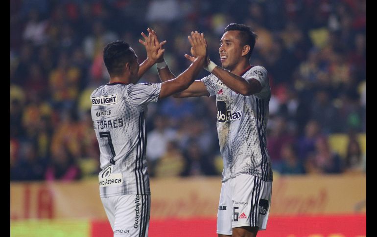 Torres (I) e Isijara (D) celebral el gol de La Academia. IMAGO7/M. García