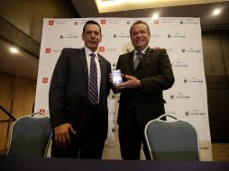 Sergio Patgher, gerente de marca y responsabilidad social y Hugo León Gastélum, director de región 5. EL INFORMADOR/F. Atilano