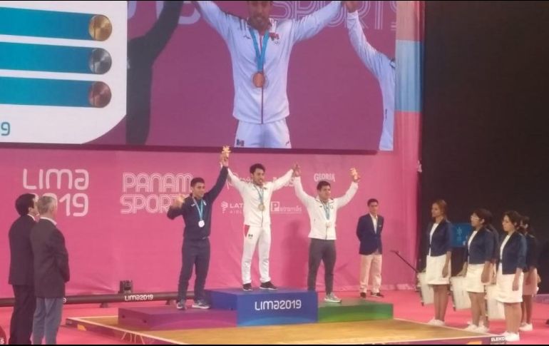 Muñoz salió con todo en la tarima del Coliseo Mariscal Cáceres para quedarse con el título. SUN/E. Luna