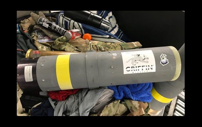 El lanzamisiles fue detectado dentro de una maleta documentada. Fue entregado a la policía estatal para su destrucción. AFP/Administración de Seguridad en el Transporte