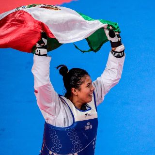 Briseida Acosta brilla en taekwondo y da oro a México