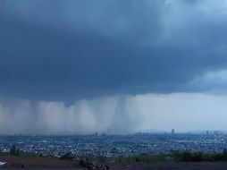 Una onda tropical frente a las costas de occidente estará afectando con tormentas eléctricas a Michoacán, Colima y Jalisco. EL INFORMADOR / O. Álvarez