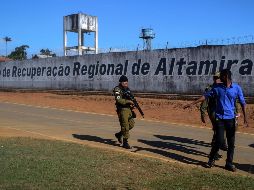 Policías patrullaban los alrededores del Centro de Recuperación Regional de Altamira tras el motín del lunes. AFP/ARCHIVO