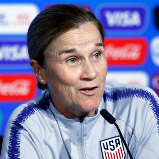 Entrenadora de la Selección femenil de EU dejará su cargo en octubre