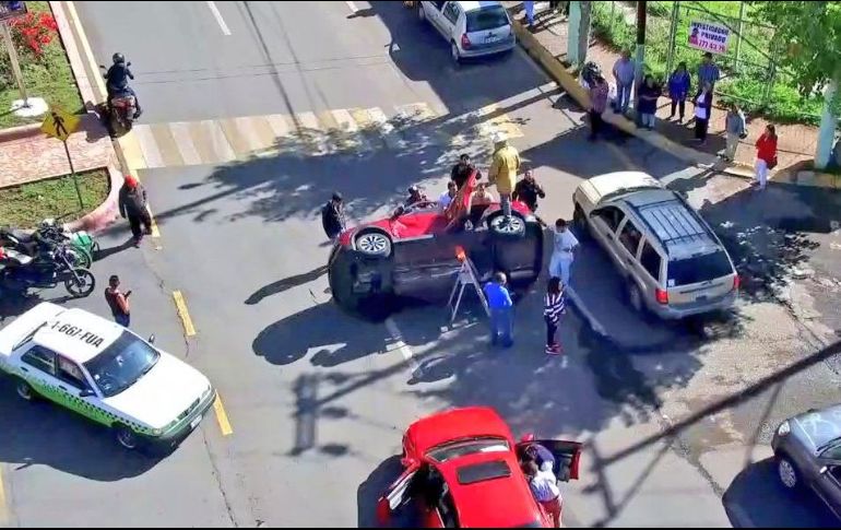 El accidente habría sido provocado por otro automotor que salió de calles aledañas de manera súbita. TWITTER/@SSP_Hidalgo