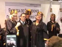 Junto a Laura Bozzo fueron reconocidos legisladores de Morena; el Congreso de la Ciudad de México manifestó que fue un evento privado sin injerencia de la asamblea. TWITTER/laurabozzo