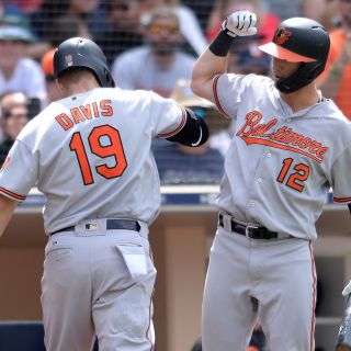 Los Orioles vienen de atrás y vencen a los Padres