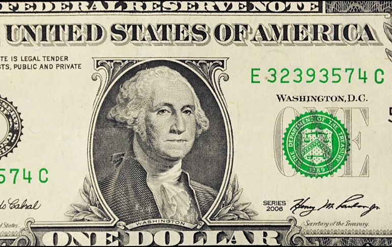 La moneda se compró en un mínimo 18 pesos en bancos de la capital del país. AFP/ARCHIVO