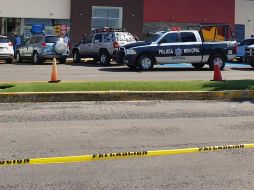 Policías municipales acordonaron la zona en lo que se realizan las investigaciones pertinentes. EL INFORMADOR