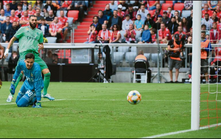 Karim fue la pesadilla para los turcos, que terminaron goleados. AFP