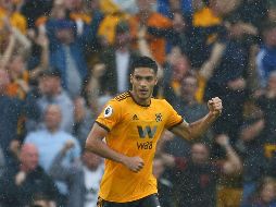 Raúl Jiménez anotó sus dos primeros goles oficiales de la campaña 2019-2020. AFP/ARCHIVO