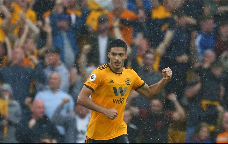 Raúl Jiménez anotó sus dos primeros goles oficiales de la campaña 2019-2020. AFP/ARCHIVO