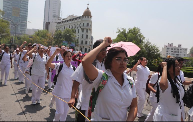 Los participantes levantaron pancartas con mensajes como: 