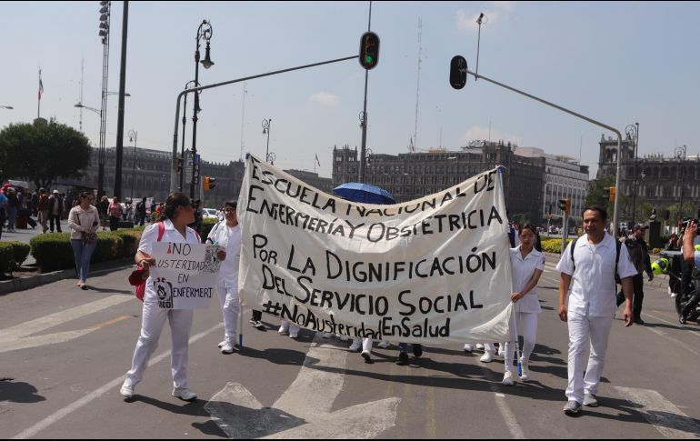 Los participantes levantaron pancartas con mensajes como: 