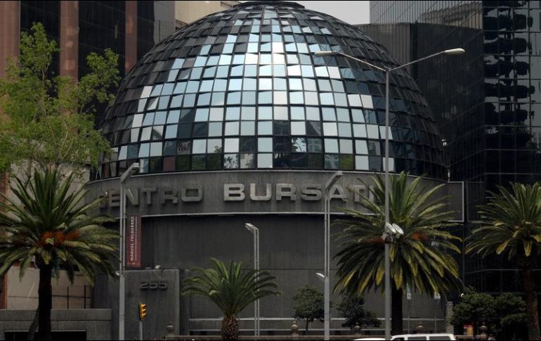 Este viernes, la Bolsa Mexicana de Valores (BMV) inicia la sesión con una baja de 0.64 por ciento. NTX / ARCHIVO