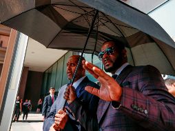 R. Kelly estaba detenido sin fianza por cargos federales vinculados a la pornografía infantil. AFP / ARCHIVO