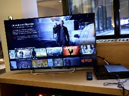 Si la Smart TV está conectada a Internet, puede ser una posible puerta de entrada par que los delincuentes accedan a otros dispositivos vinculados. AFP / ARCHIVO