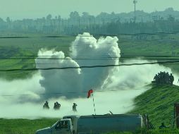 Elementos de Protección Civil, Bomberos y Guardia Nacional participan en acciones para controlar fuga de gas en el ducto Cactus-Guadalajara. EFE/M. Guzmán