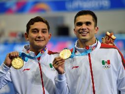 Los clavadistas dieron esta noche la medalla de oro 17 a México. AFP / P. Pardo